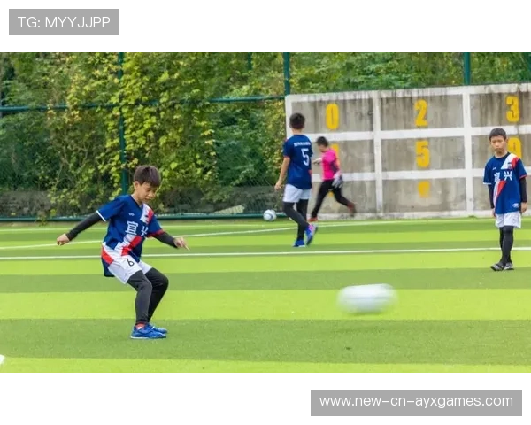 “青少年足球创新训练体系，提升技能战术水平”，青少年足球培养