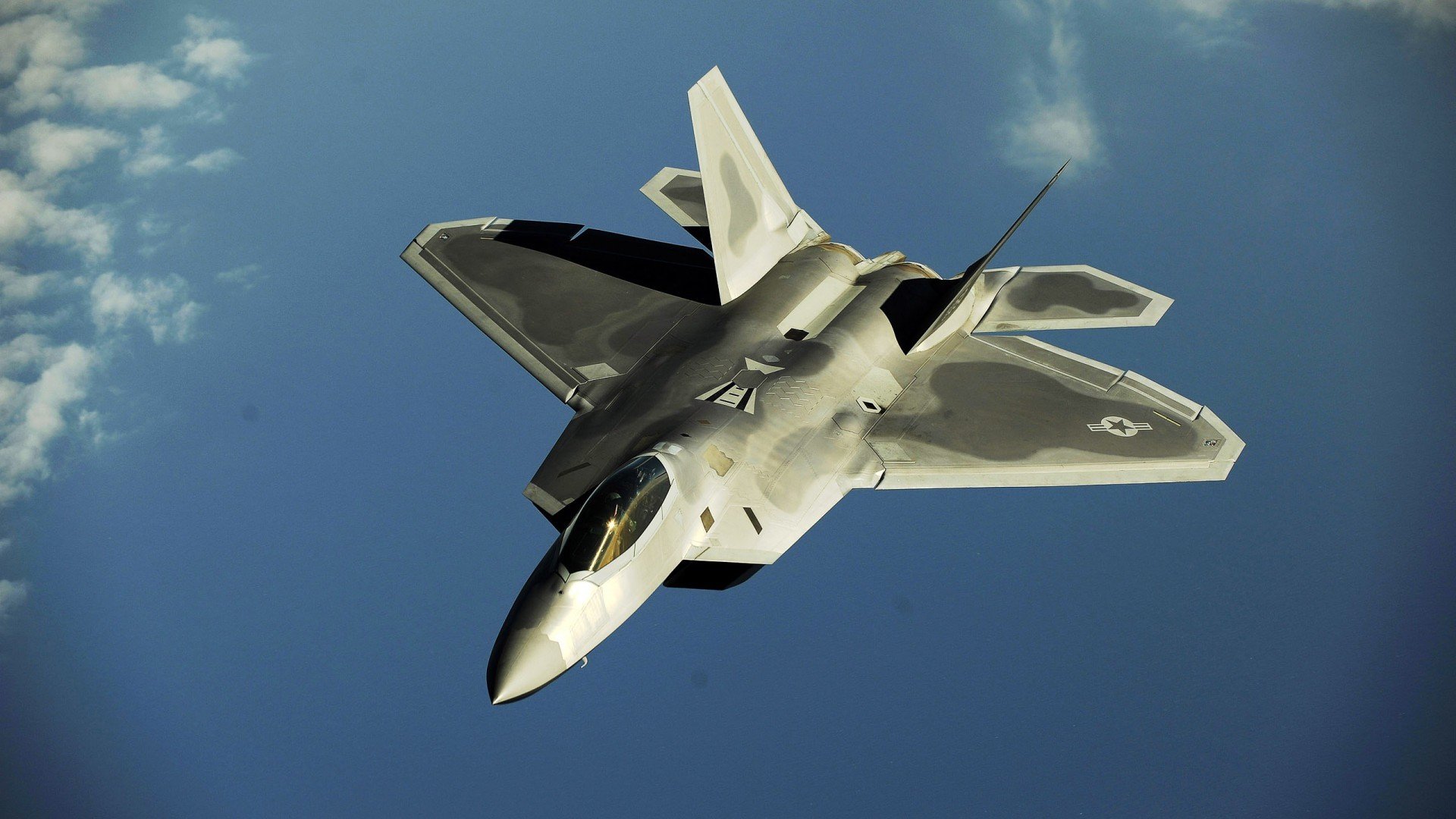 爱游戏官方网站-“马科斯·莫奇的精准防守与强硬风格,成就美洲狮队的防守基础”